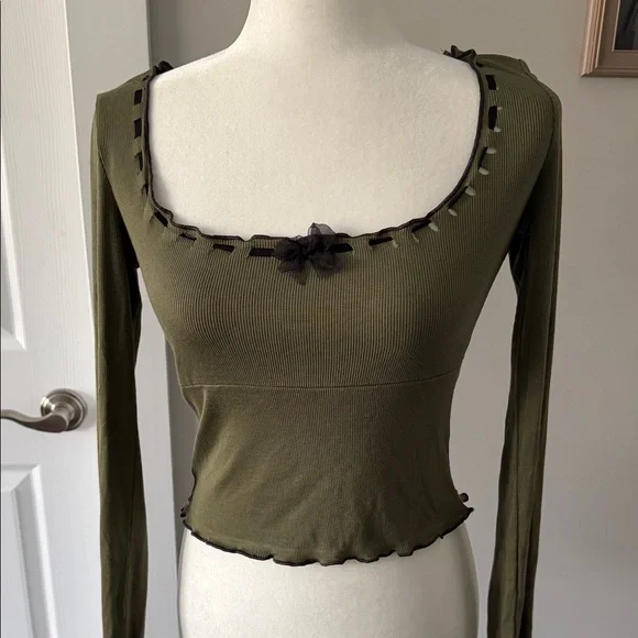 Urban Outfitters Olive Green Long Sleeve Scoop Neck M - Picture 1 of 7